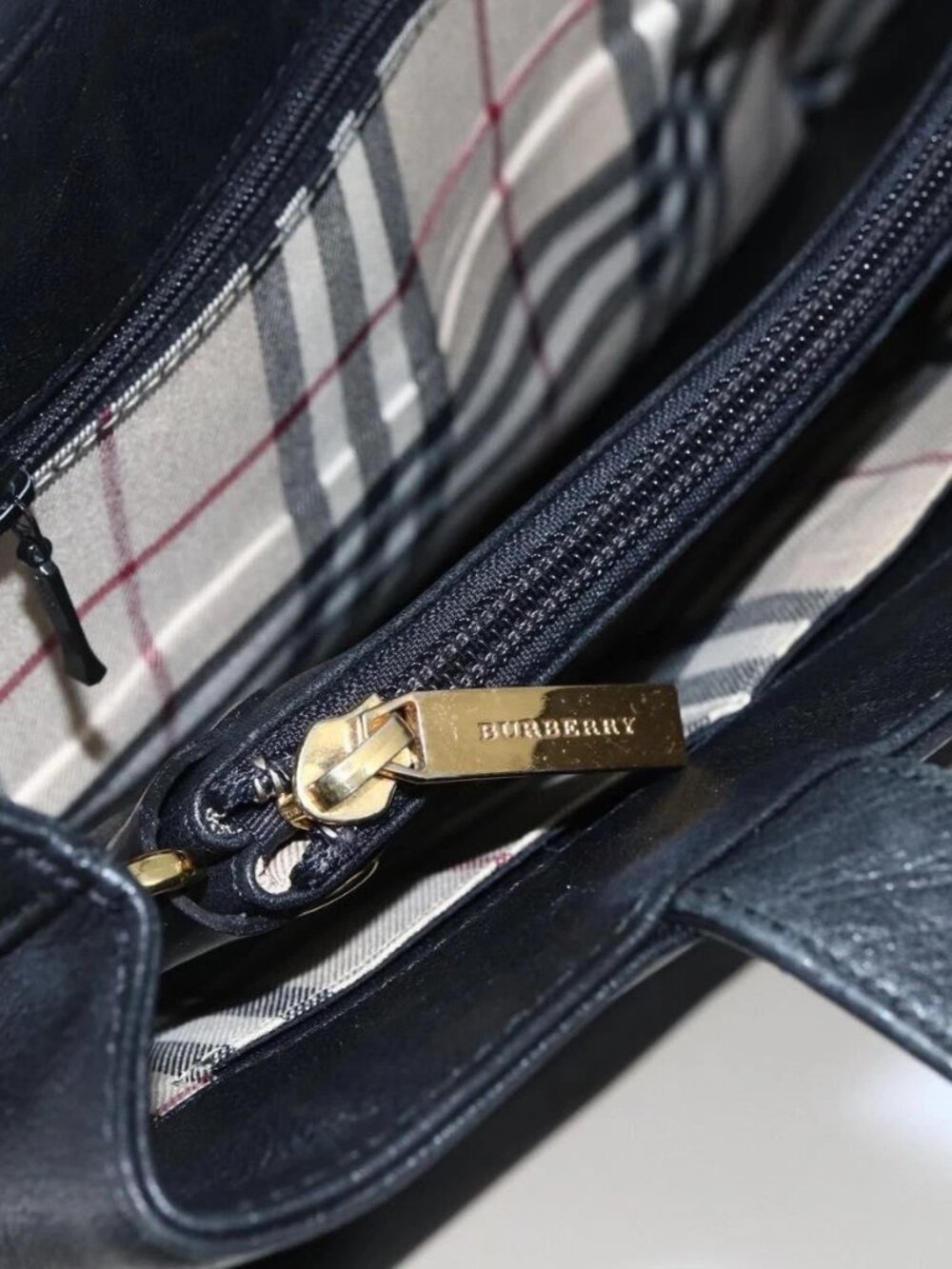 BURBERRY Tote Bag Leather Black Gold - Picture 12 of 16
